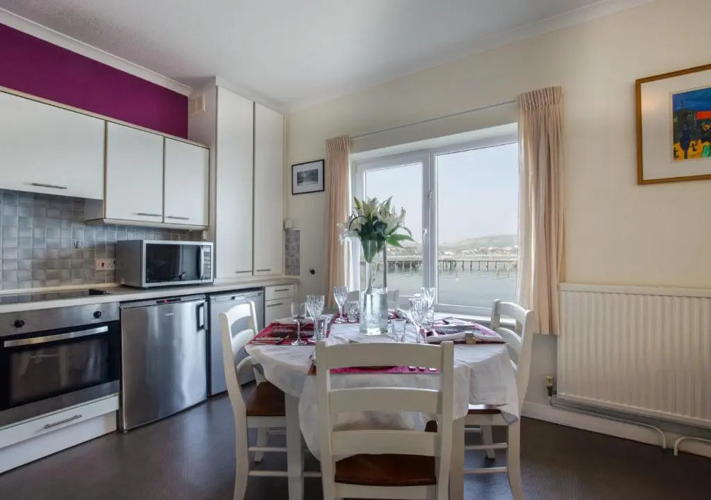 Waters Edge Balcony Apartment