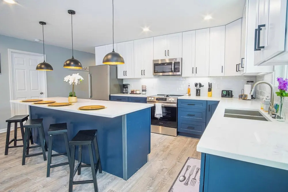 Comfortable 5br/2.5ba Family Home Near Riverwalk
