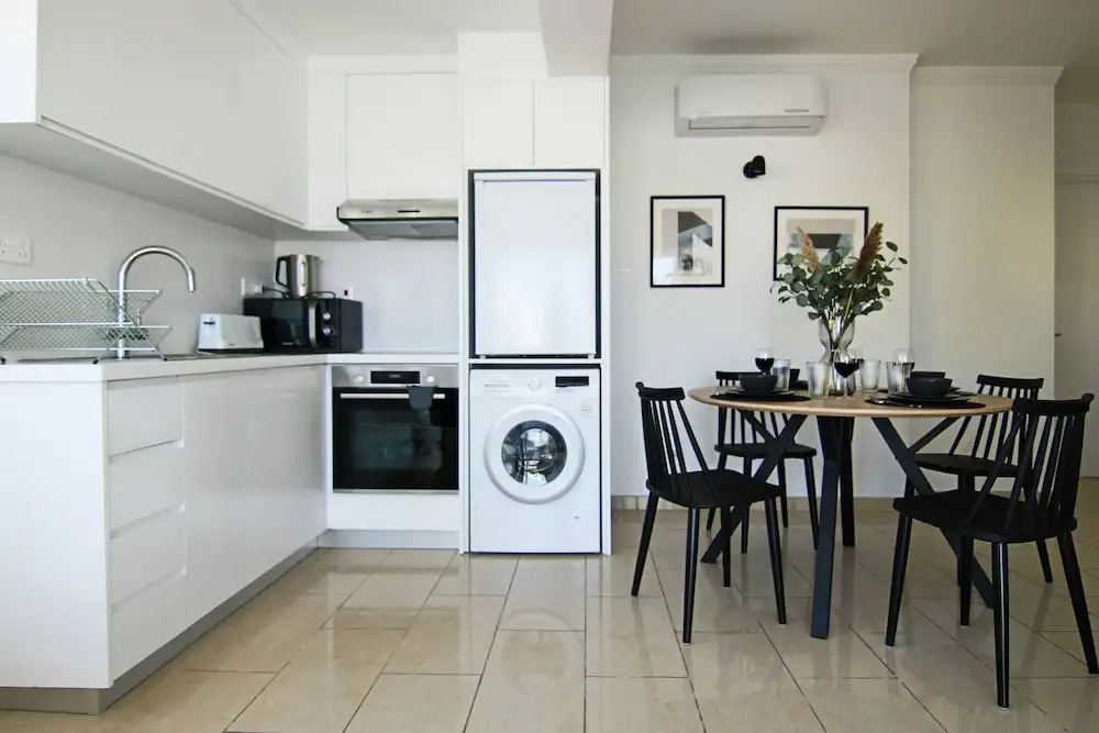 Phaedrus Living: Seaside Modern Flat Lighthouse 63