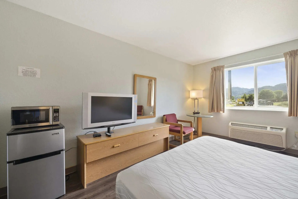 The Garibaldi House Inn & Suites