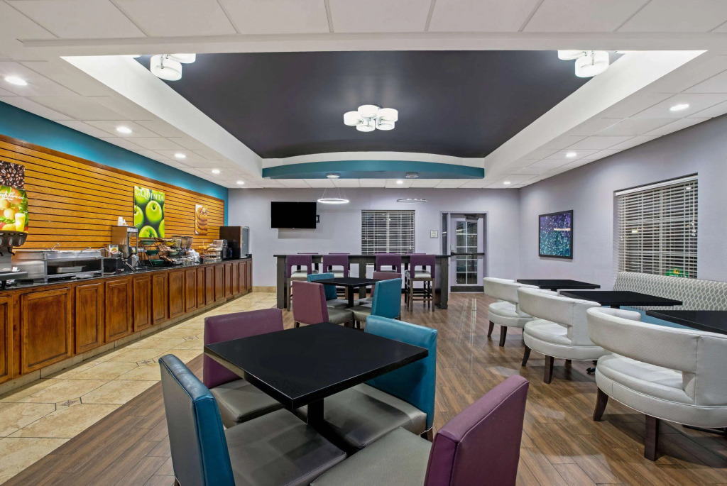 La Quinta by Wyndham Tulsa Airport / Expo Square