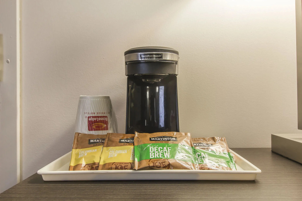 Econo Lodge Inn & Suites