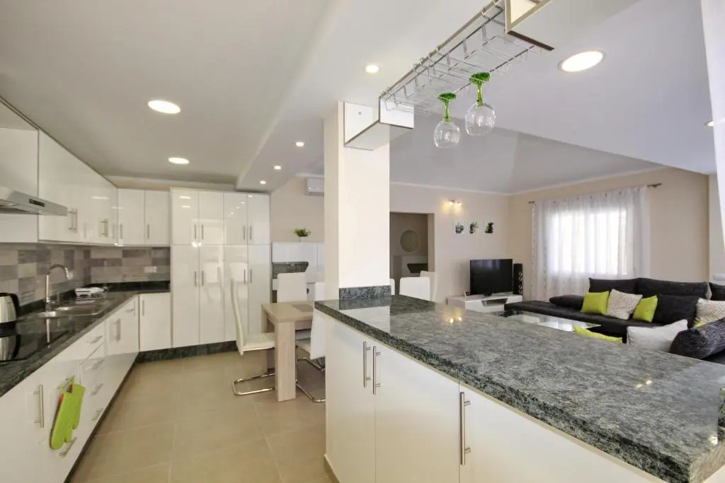 Amazing 5-bedroom villa in Costa Adeje