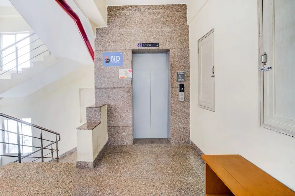 FabHotel Chirom Palace