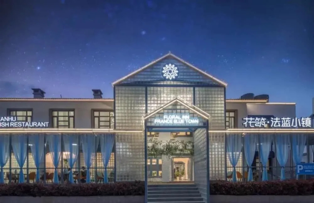 Floral Hotel Falan Small Town