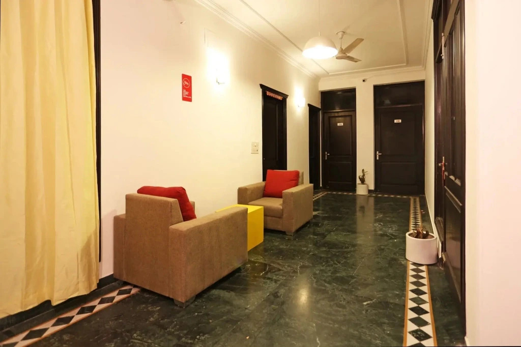 OYO Flagship 520 MG Road Metro Station