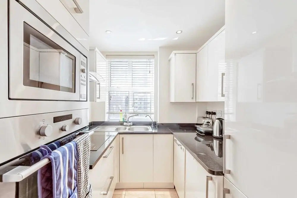 Great 2 Bed, 2 Bath Apartment Next to Hyde Park