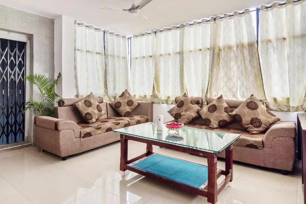 OYO 24993 Royal Inn Hotel