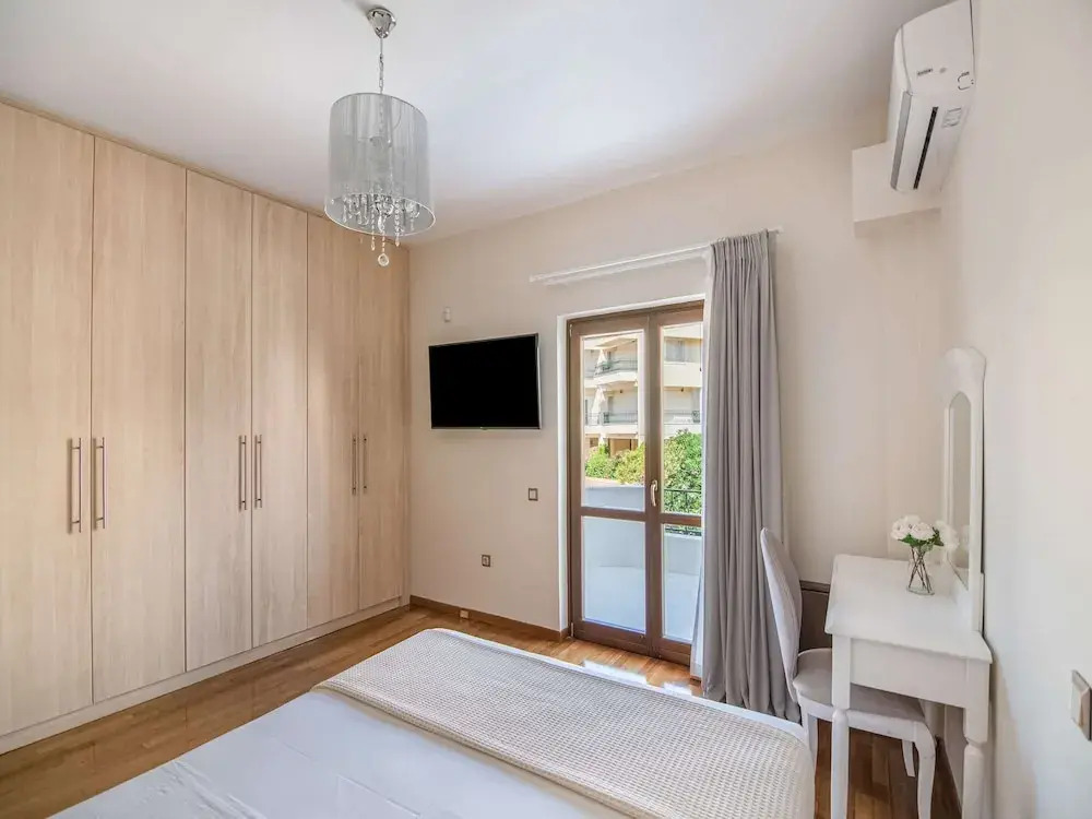 Inviting Villa in Anavissos With Communal Pool
