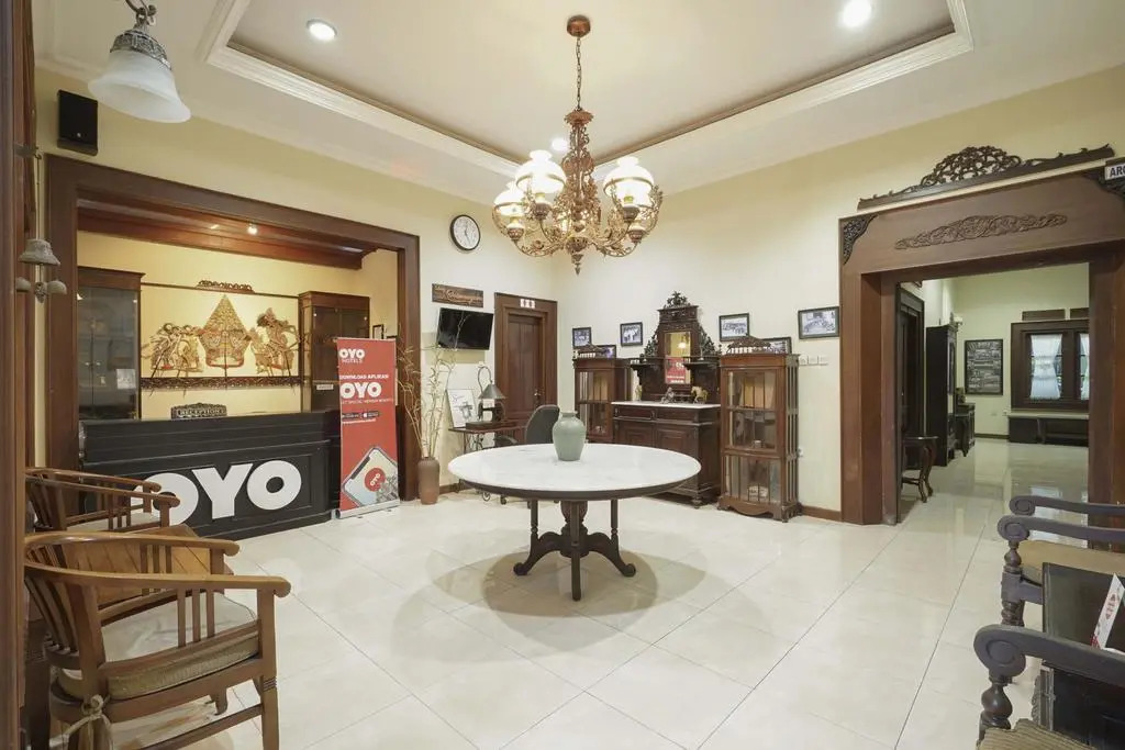 OYO 804 Ndalem Maharani Guest House
