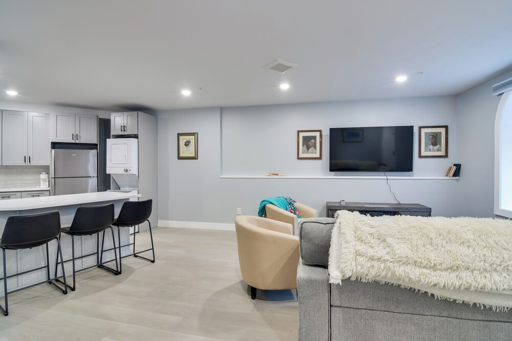 Walkable Townhome in the Heart of Central City!
