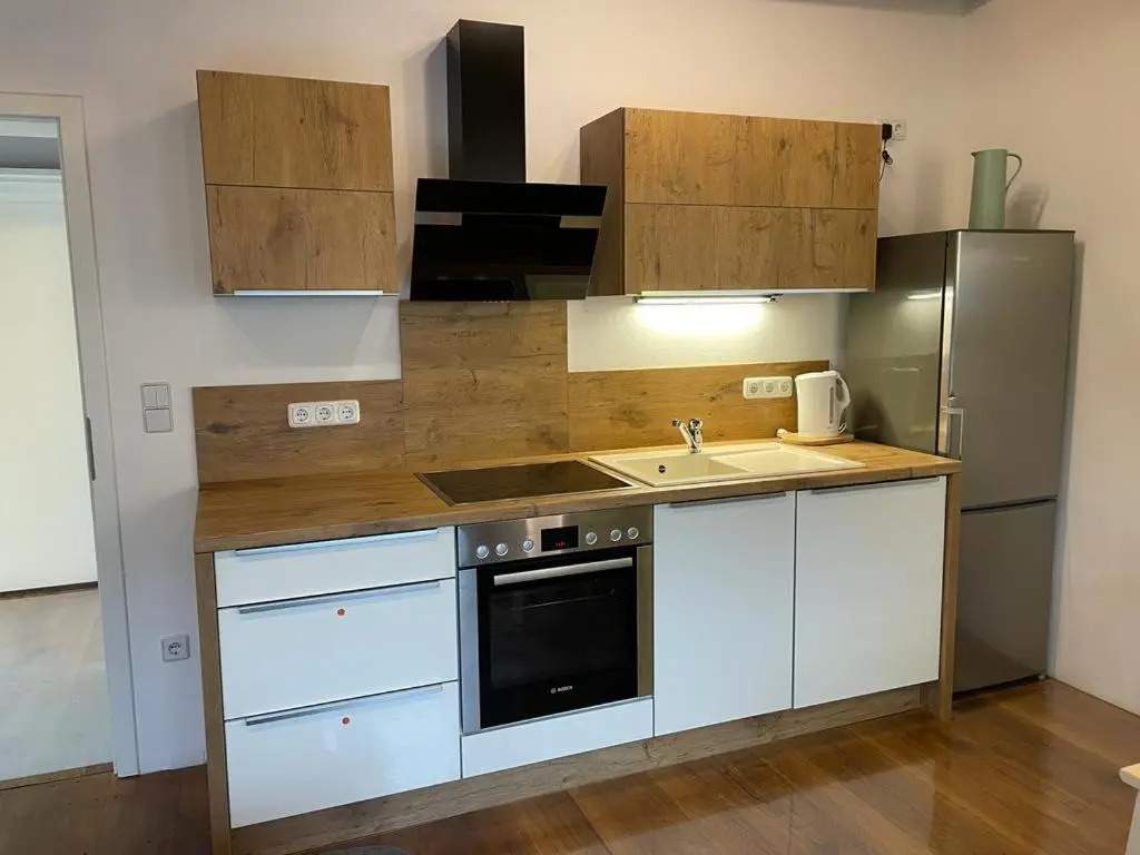 Ferienwohnung im Stadtzentrum von Bernau - Komfortable Wohnung mit 2 Zimmern, Bad, Spülmaschine, Waschmaschine, komplette Küche, WLAN, Terrasse, ruhige Lage