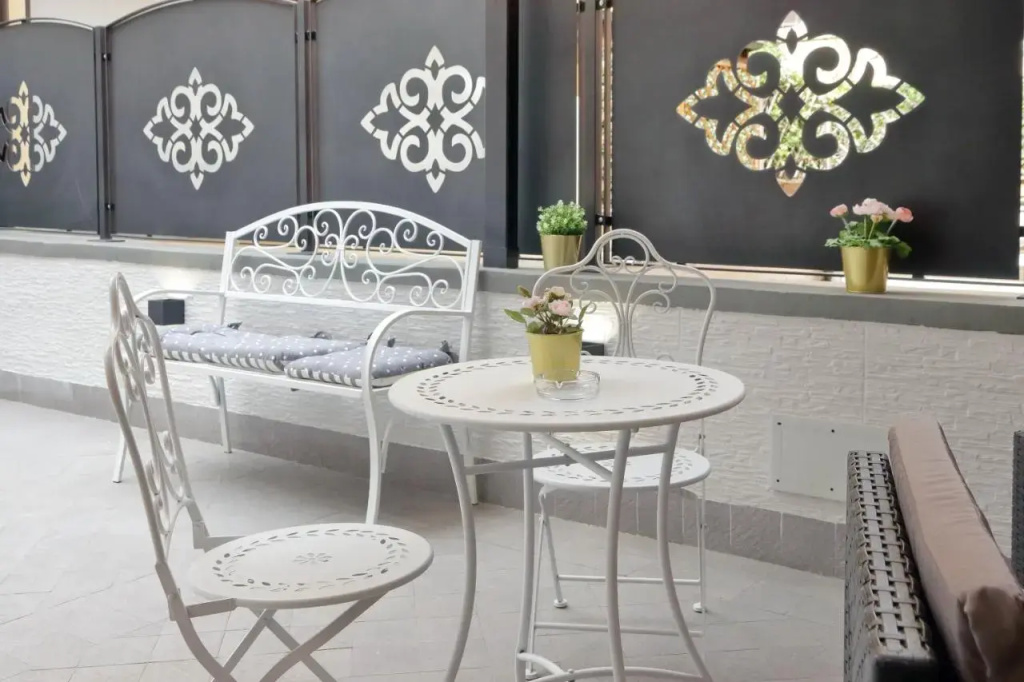 Roman Holiday Suites