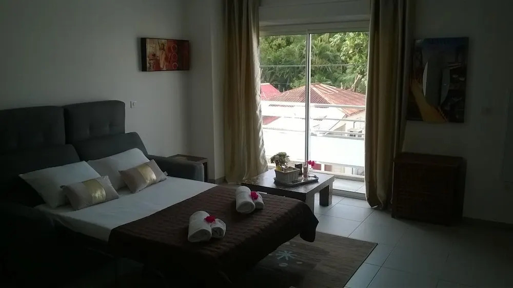 Studio in Saint-françois, With Wonderful City View, Balcony and Wifi -