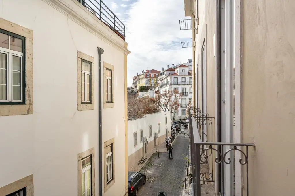 Altido Elegant Bica Apartment In Historical Centre