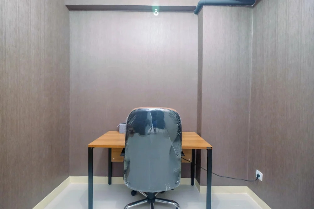 Comfort 1BR with Study Room Green Pramuka Apartment