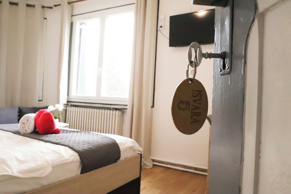 Hôtel & Restaurant ISVARA