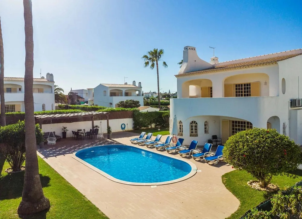 Villa Baltin With 4 Bedrooms and 3 Bathrooms