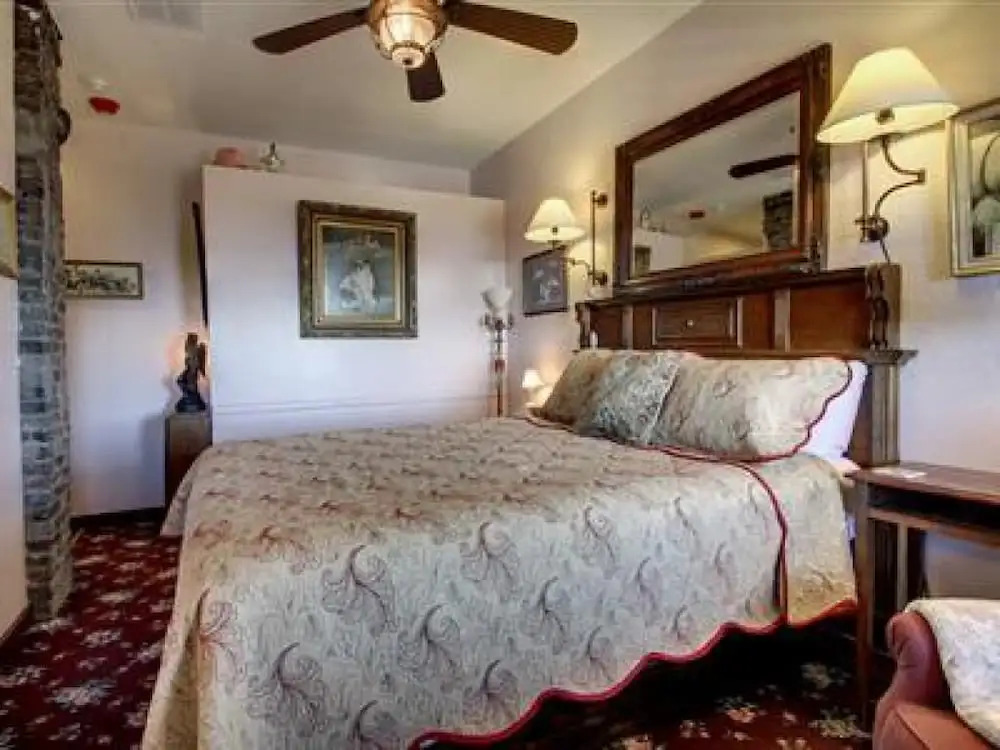 Ghost City Inn