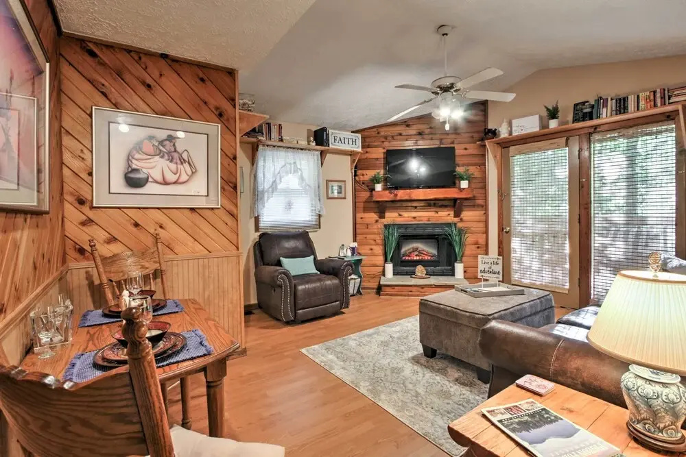 Gatlinburg Home w/ Hot Tub ~ 4 Mi to Town!
