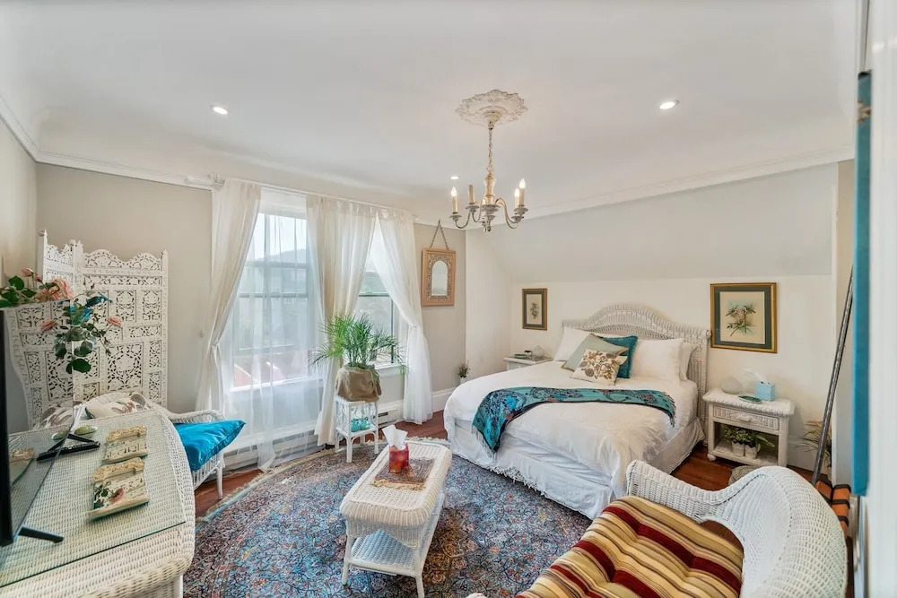 San Francisco Retreat Just Steps From Golden Gate Park And Ocean Beach! 3 Bedroom Home by RedAwning