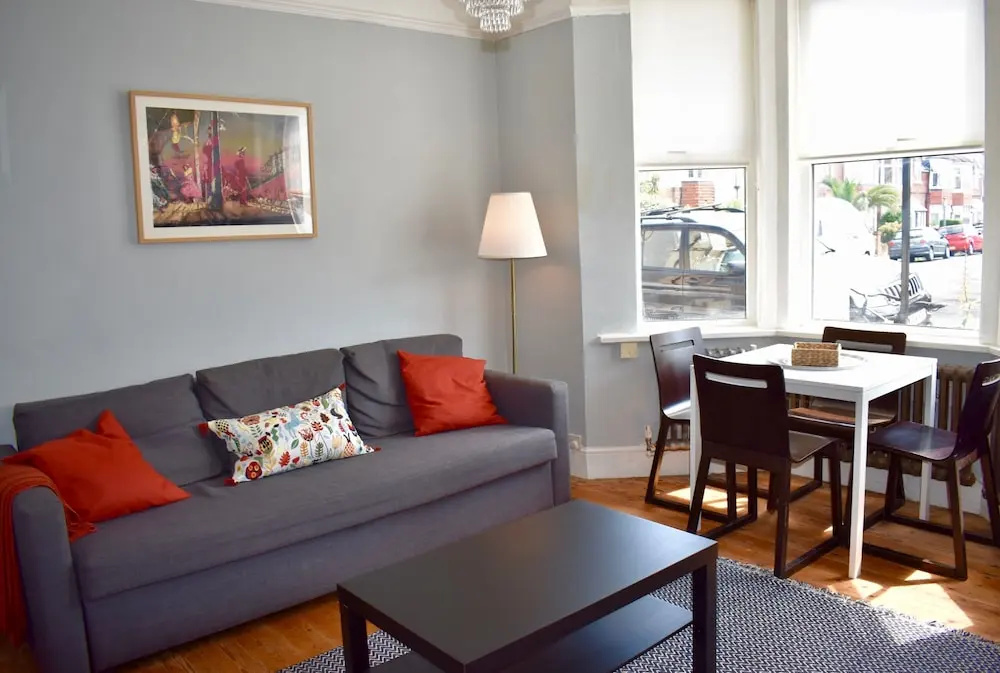 Refurbished Apartment With Garden Near Beach