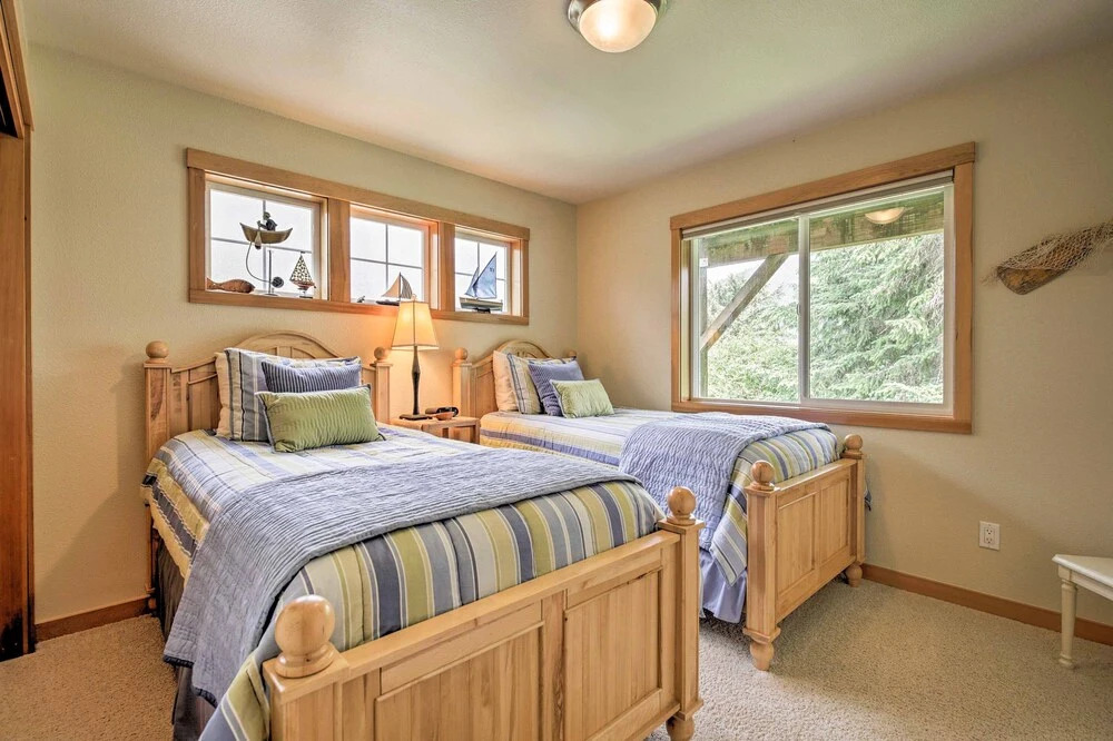 Spacious Family Townhome: Walk to Beach & Downtown