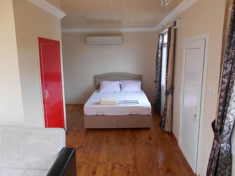 Red's Bungalow