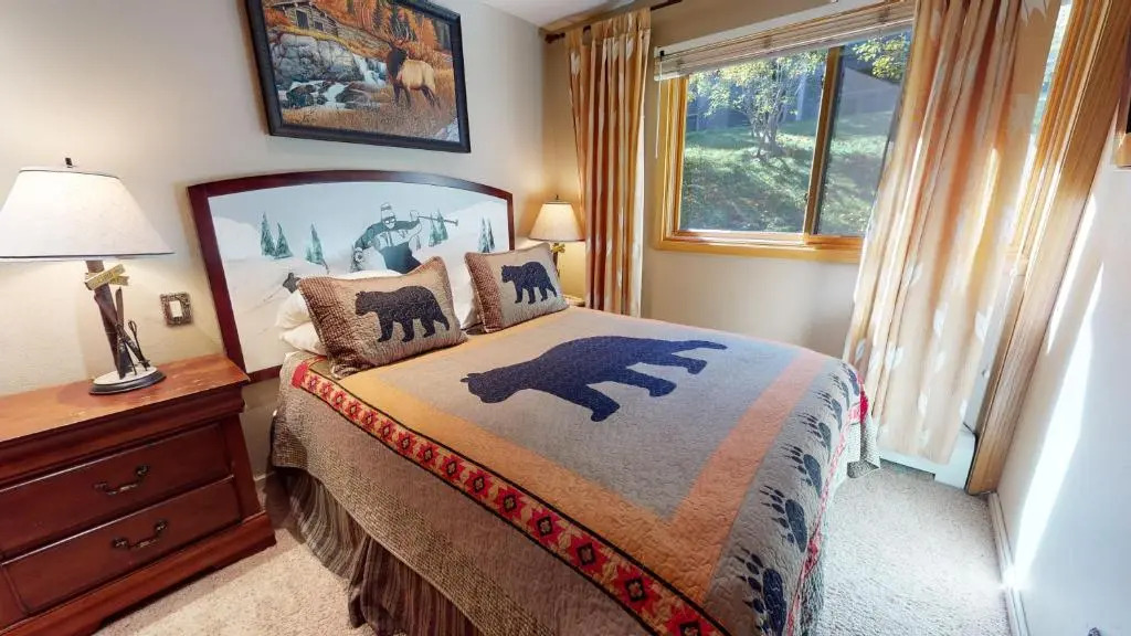 Laurelwood Condominiums Studio Deluxe Unit 401