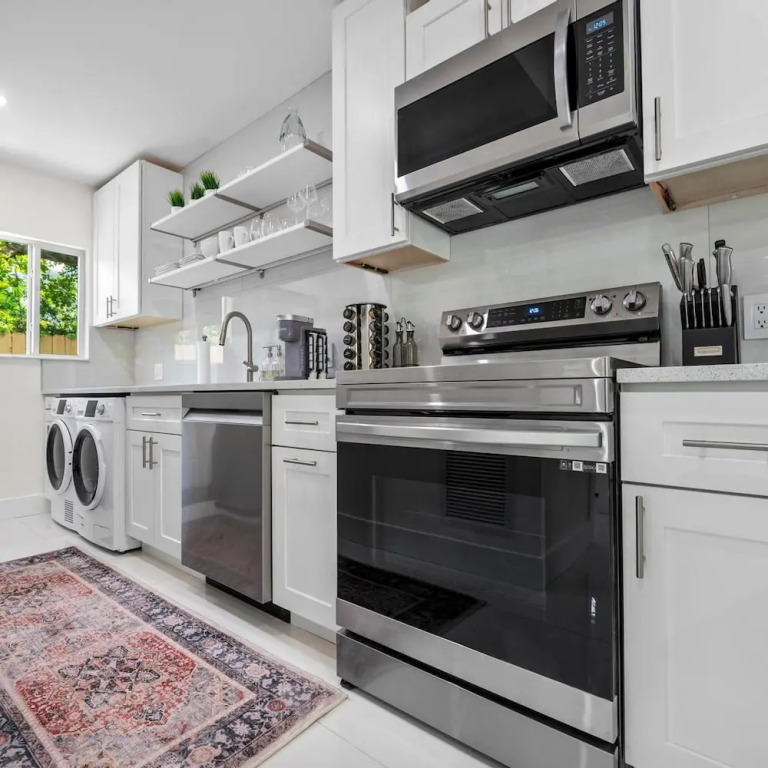 Uhost AI Stylish 1BR Bright Space w Patio