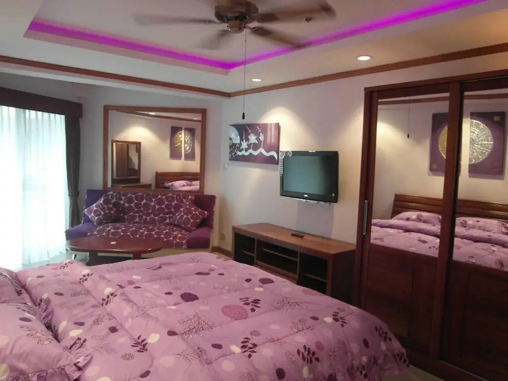 Jomtien Beach Condominium S1 by Olga