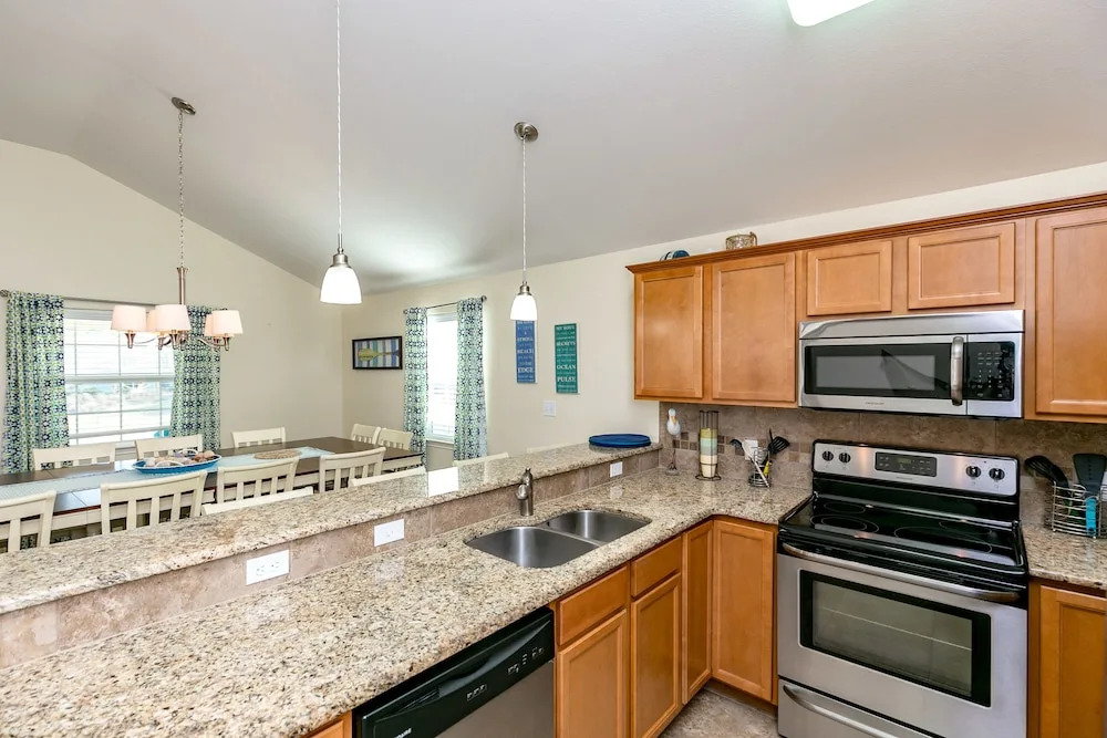 ReelEm Inn 614 by RedAwning