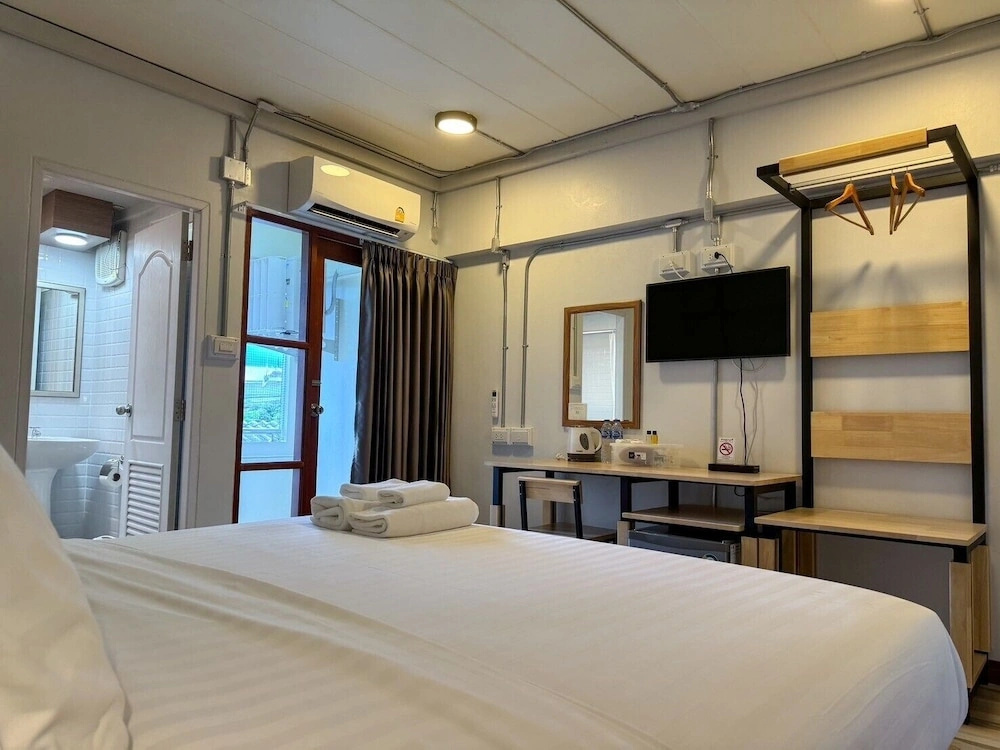 The Ten Hotel Thippanate