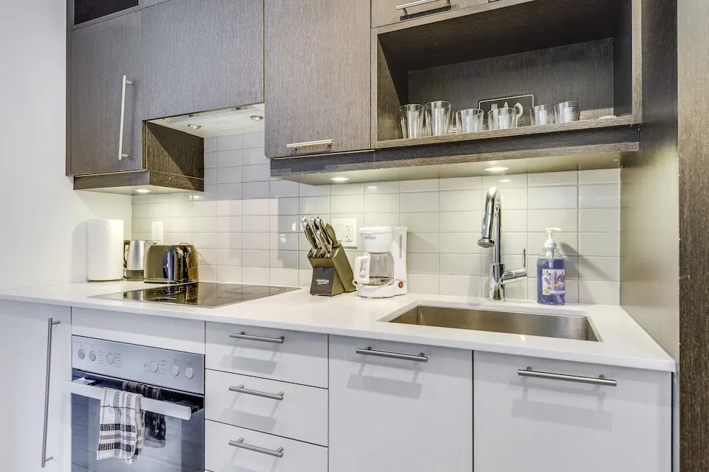Great 1BR Suite in King West - Sleeps 4