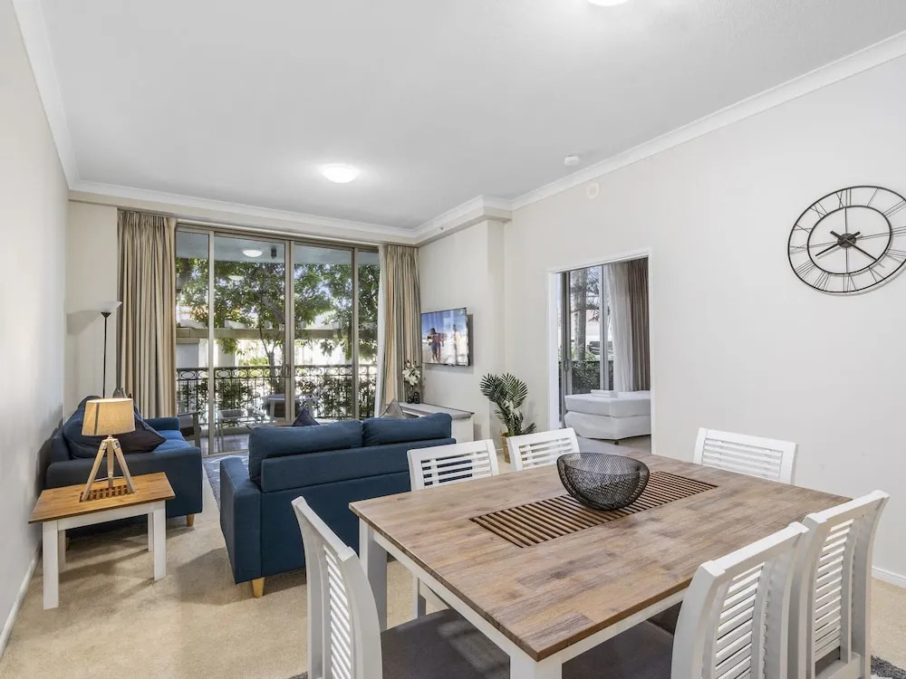 Chevron Renaissance - HR Surfers Paradise