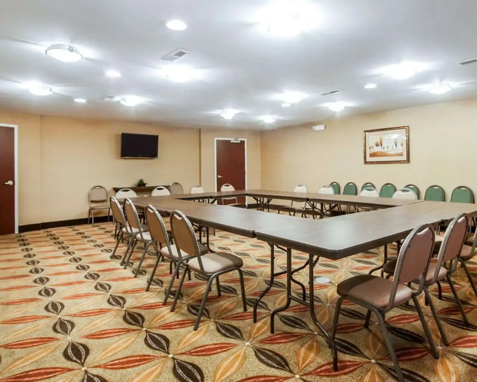 Comfort Suites