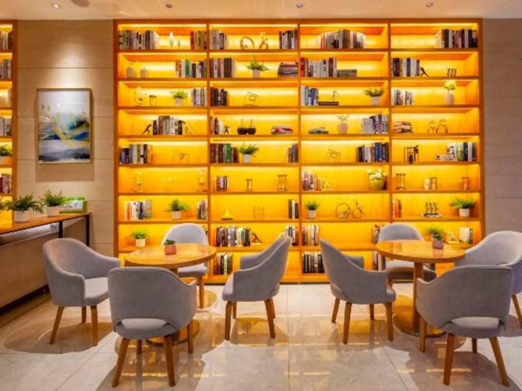 Home Plus Hotel (Chengdu Shuangliu International Airport)