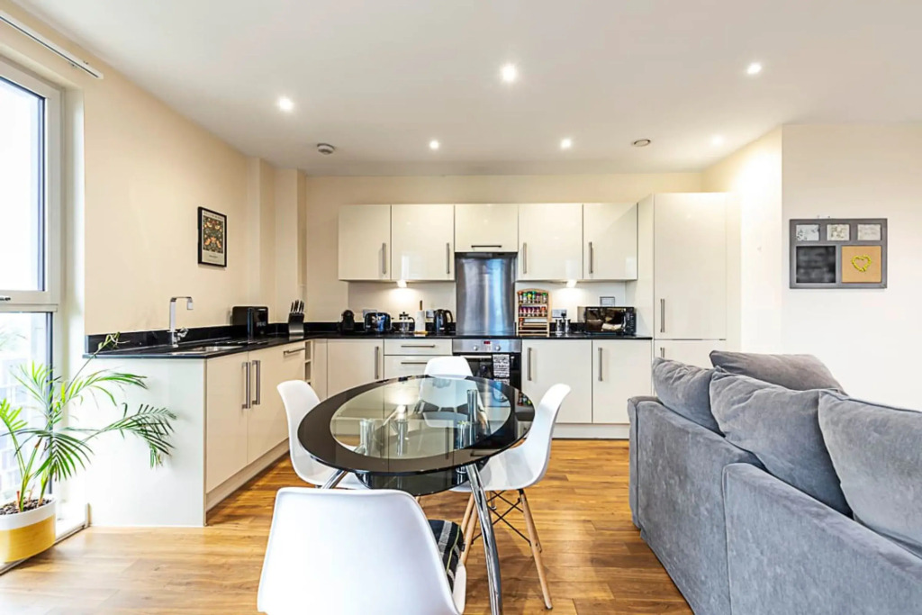 Vibrant London Canal Apartment