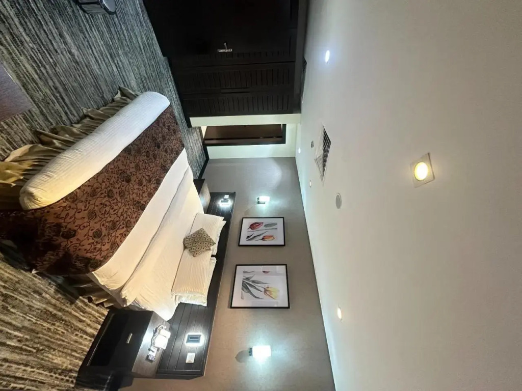 Golden Tulip Oniru Suites