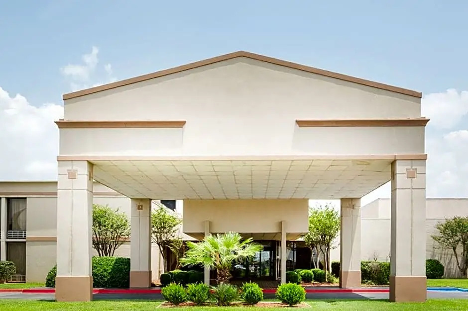 Clarion Inn