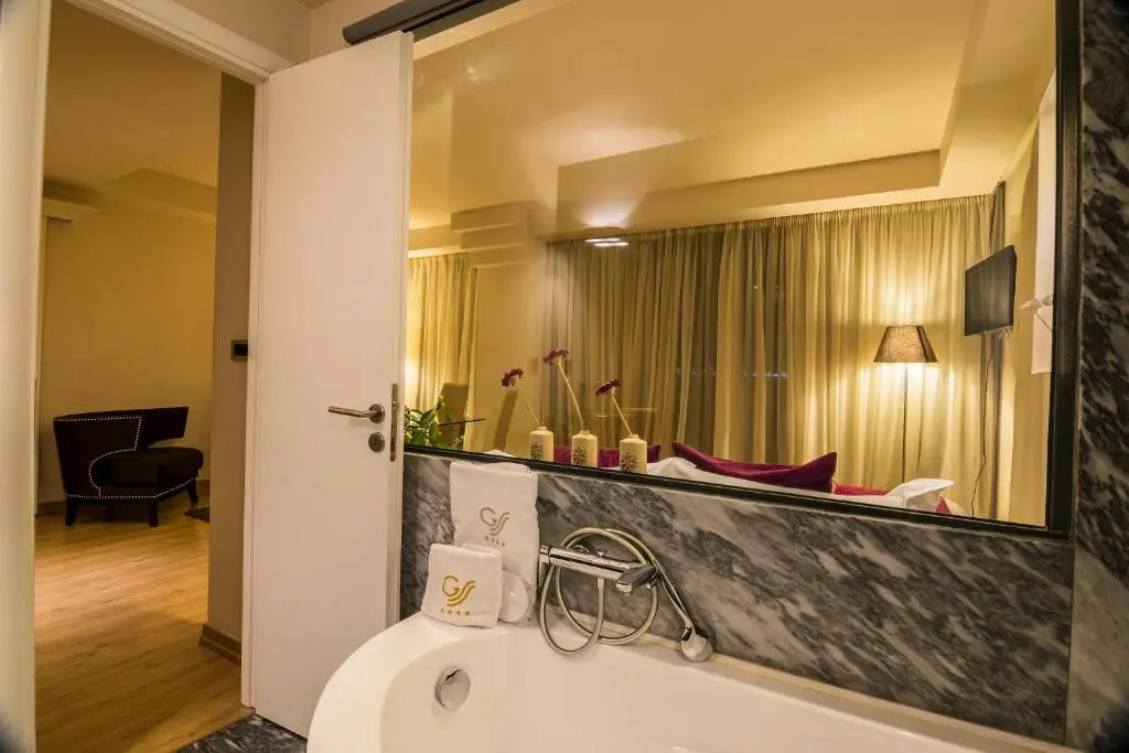 Golden Suites & Spa