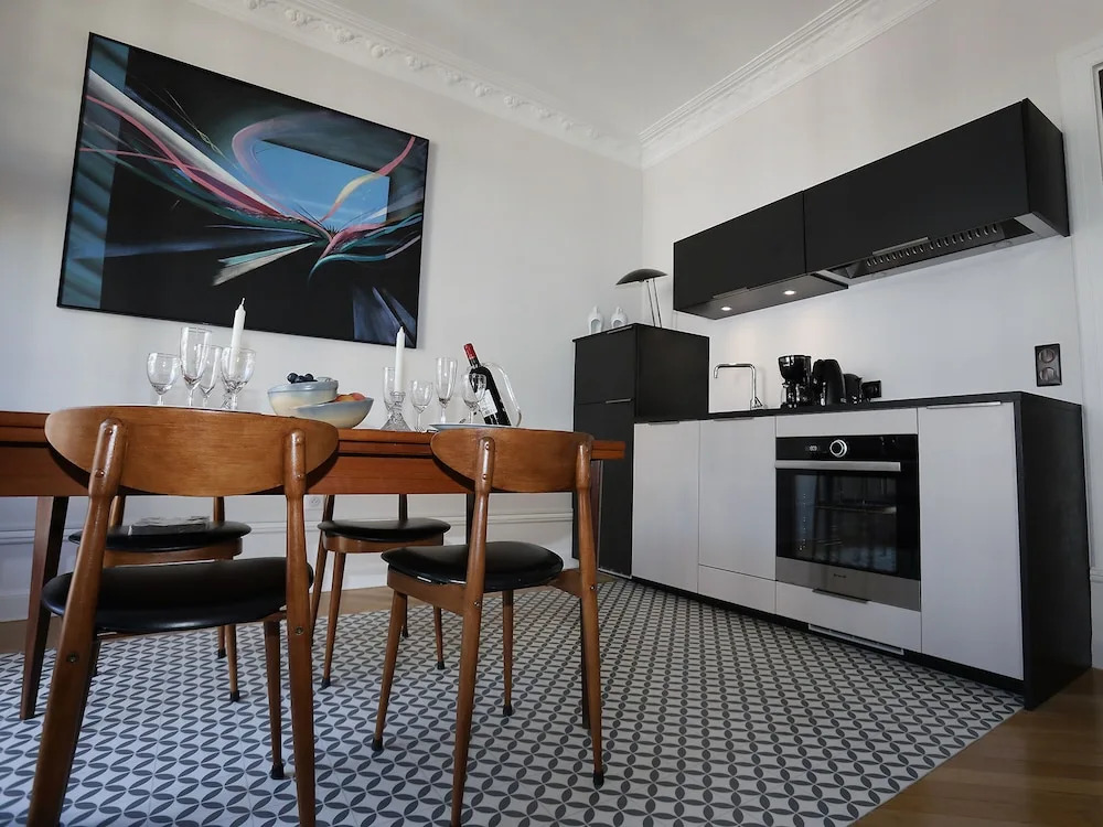 Annecy elegant downtown lakeview apartment
