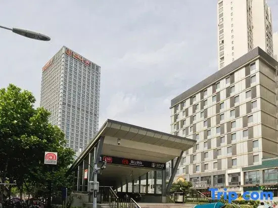 Q8 Hotel
