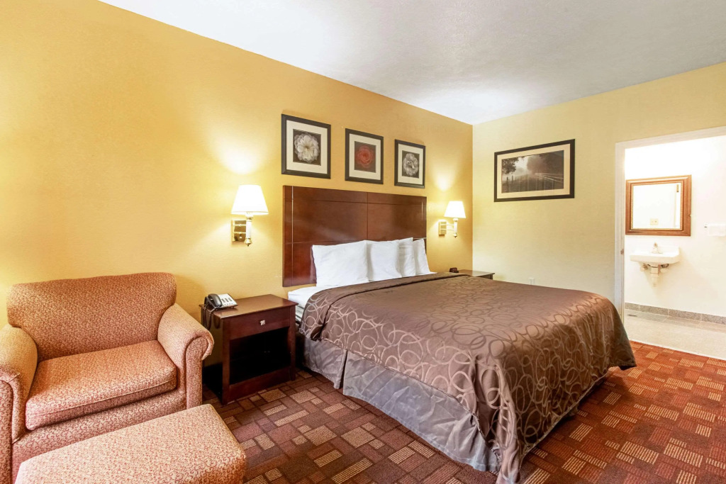 Quality Inn & Suites Dickson