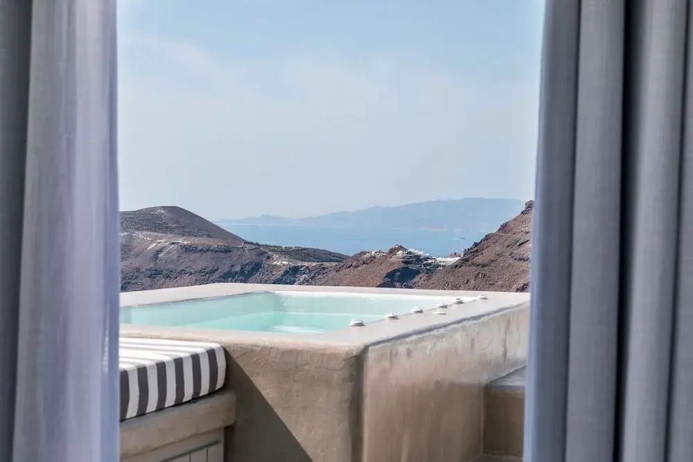 The 360° Caldera view house by Caldera Houses