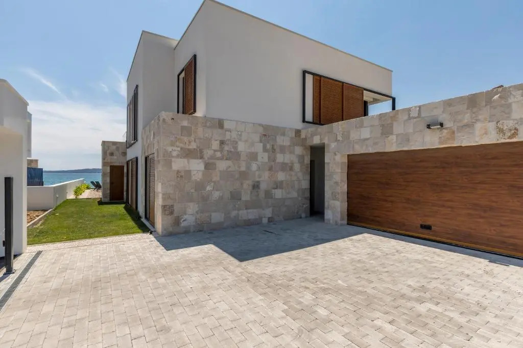 Beachfront Villa with Heated Infinity Pool and Direct Sea Access Kastela near Split