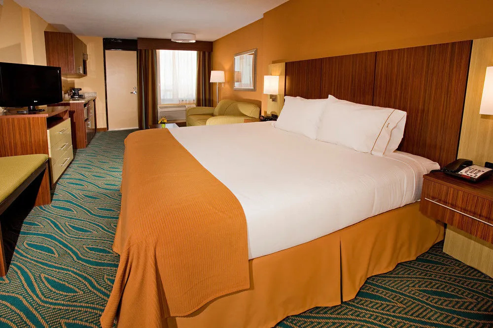 Holiday Inn Express & Suites Oceanfront Daytona Beach Shores by IHG