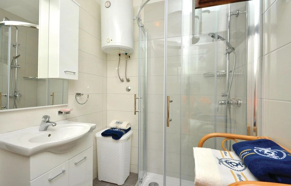 Amazing Home in Podstrana With Wifi and 2 Bedrooms