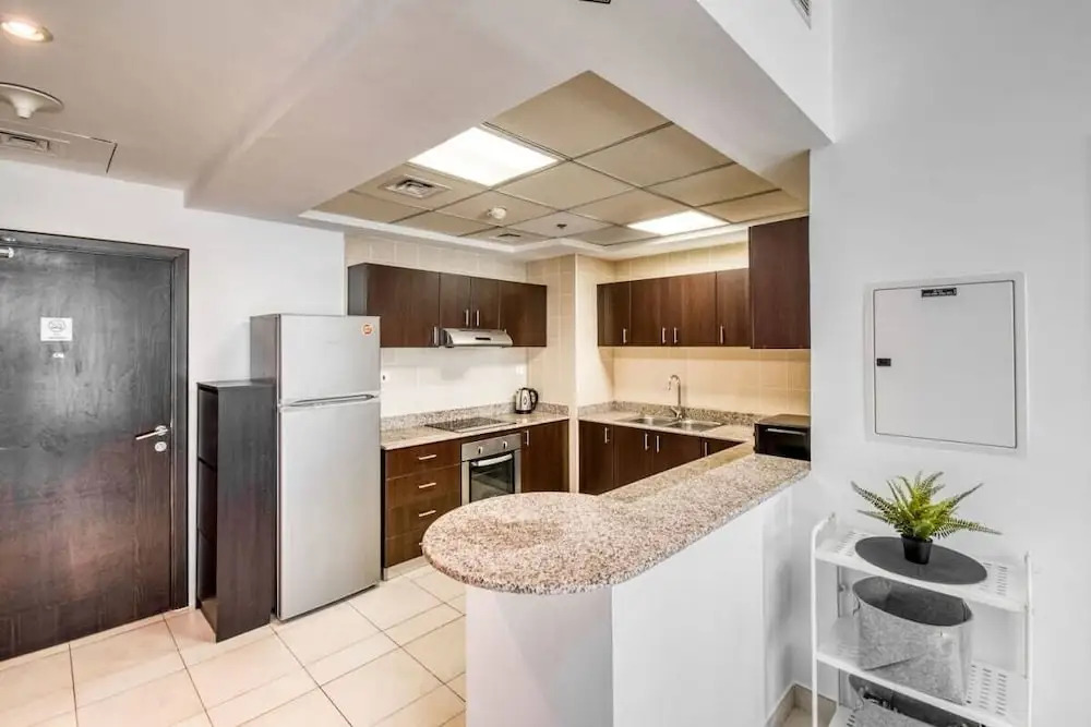 Spacious and Bright Apt in the Heart of Marina!