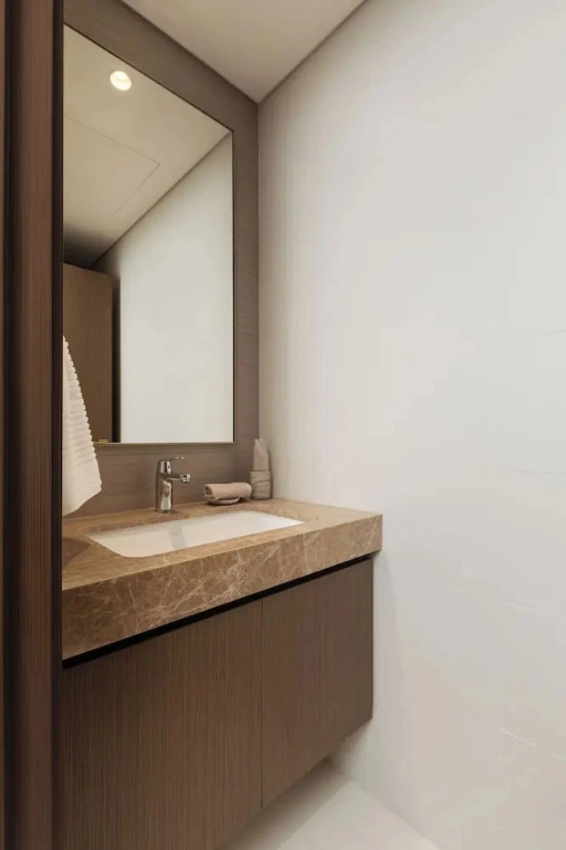 Elegant 2BR Apartment with Sea View